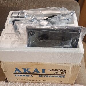 Vintage NIB Akai Unidirectional Dynamic Microphone UM-101